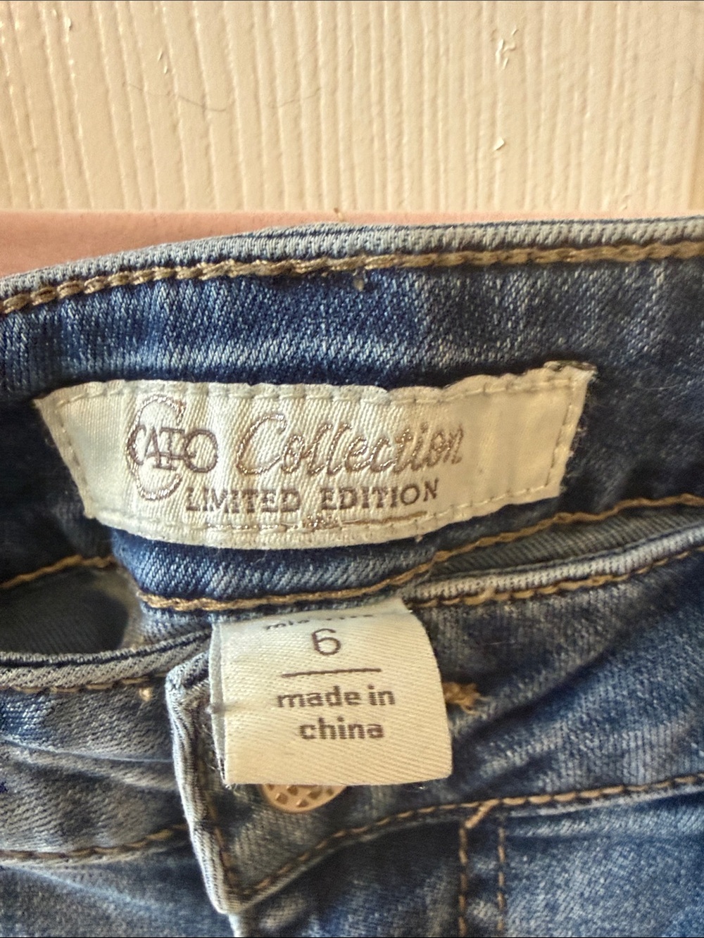 SIMPLY AMAZING COMPLIMENT GETTER! Blue Lace-Hem Women’s Jeans - Picture 4 of 5